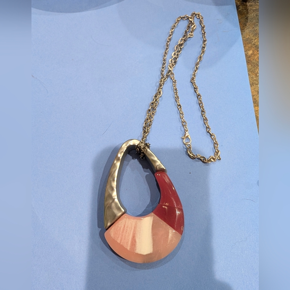 Elegant Pink and Red Pendant Necklace